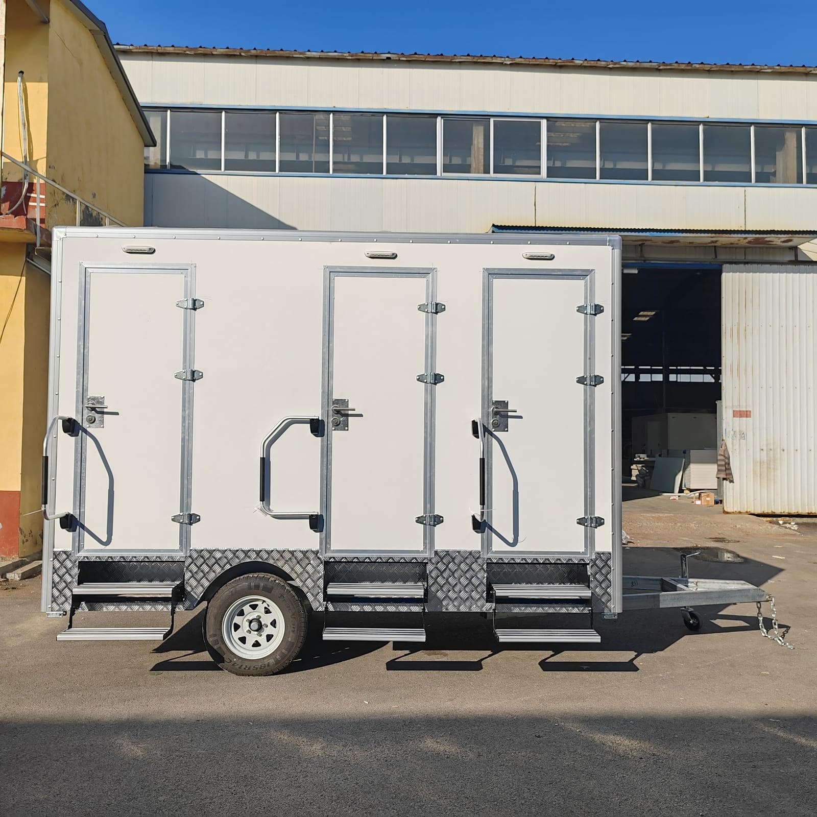 3-stall luxury restroom trailer exterior, side view with three private entrances